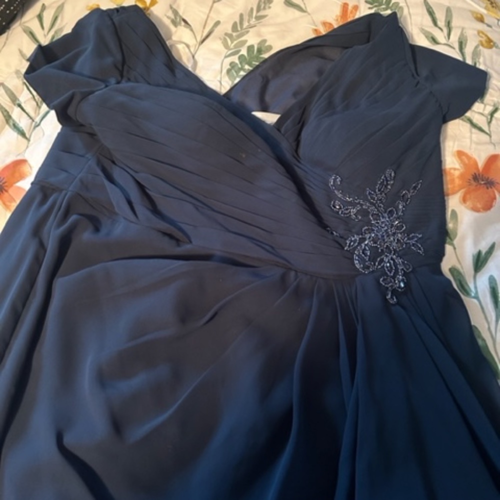 Azazie gown size 20 in navy blue. Short sleeved gown, cross bodice. Never worn
